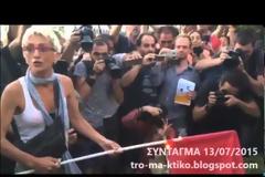 Το απρόοπτο στην ομιλία του Τσίπρα και η γνωστή-άγνωστη που ξαναχτυπά μέσα στη Βουλή [photos+video]
