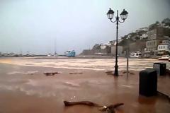 Εικόνες που κόβουν την ανάσα! Η Ύδρα πνίγηκε από την κακοκαιρία!