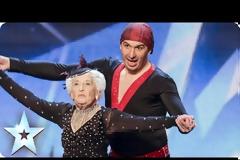 ΔΕΝ ΥΠΑΡΧΕΙ: ΔΕΙΤΕ την γιαγιά που χόρεψε salsa και ΤΡΕΛΑΝΕ τους κριτές talent show...