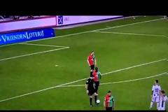 Διαιτητής δίδαξε σωστό κοντρόλ της μπάλας!