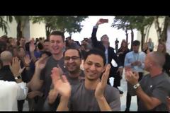 Η Apple άνοιξε στο Ντουμπάι το μεγαλύτερο Apple Store