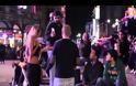 Μία γυναίκα βρίζεται χυδαία. Εσύ πώς θα αντιδρούσες; [photos] + [Video]
