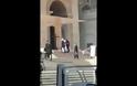 Σωριάστηκε στα σκαλιά ο Πάπας [video]