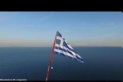 ΧΙΟΣ: Η έπαρση της μεγάλη σημαίας από αέρος (ΒΙΝΤΕΟ)