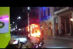 Πάτρα: Πεδίο μάχης μετά την πορεία αντιεξουσιαστών - Είδα να σπάνε το μαγαζί μου!  [photo+video]