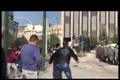 ΠΑΡΑΜΕΝΟΥΝ ΟΙ ΑΓΡΟΤΕΣ ΕΞΩ ΑΠΟ ΤΗ ΒΟΥΛΗ