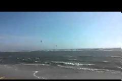 «Ανεμοδαρμένες» παραλίες και Kitesurf στην Ξάνθη – Εντυπωσιακό θέαμα στην Μάνδρα