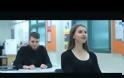 Modern Educayshun:Πικρή σάτιρα του δυτικού εκπαιδευτικού μοντέλου [video]