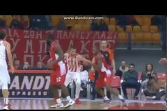 ΕΒΑΛΕ ΤΟΝ ΛΑΦΑΓΙΕΤ ΣΤΟ... ΚΑΛΑΘΙ Ο ΜΑΝΤΖΑΡΗΣ! Η ΑΝΤΙΔΡΑΣΗ ΤΟΥ ΡΕΠΕΣΑ *ΒΙΝΤΕΟ*