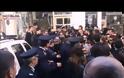 ΧΑΜΟΣ έγινε με τον Παυλόπουλο στη Σύρο - Δείτε τα μοναδικά βίντεο απο τα επεισόδια...