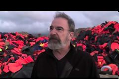 ΑΠΙΣΤΕΥΤΟ: O Saul από το Homeland σώζει πρόσφυγες στη Μυτιλήνη [video]