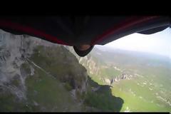 Μια μοναδική wingsuit πτήση, πάνω από το φαράγγι του Βίκου!