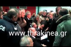 Άγριο γιούχο στον Σγουρίδη από αγρότες στις Φέρες - Παραλίγο να φάει ξύλο [video]