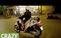 ΒΙΝΤΕΟ σοκ με κοριτσάκι να κοιμάται πάνω σε σκούτερ