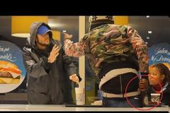 Αυτός ο άστεγος κλέβει φαγητό... Τι θα κάνουν οι υπόλοιποι; [video]