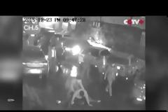 Βίντεο: Έπιασε με τα χέρια γυναίκα που βούτηξε από τον 11ο όροφο