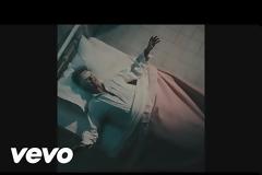 Ανατριχιαστικό: Το τελευταίο videoclip του David Bowie τον δείχνει να πεθαίνει σε ένα νοσοκομείο... [video]