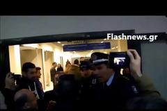 Υποδέχτηκαν με συνθήματα και πανό τη Fraport στο αεροδρόμιο Χανίων