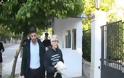 Βίντεο: H στιγμή που η γυναίκα έριξε την κότα στο Μαξίμου