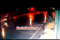Σοκαριστικό βίντεο: Η στιγμή που αυτοκίνητο παρασέρνει μια 65χρονη και την εγκαταλείπει αβοήθητη στην Κόρινθο... [video]