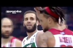 Ο ΠΑΠΠΑΣ ΚΑΙ ΤΟ... ΣΗΚΩΜΕΝΟ ΜΑΛΛΙ ΤΟΥ ΧΑΚΕΤ! *ΒΙΝΤΕΟ*