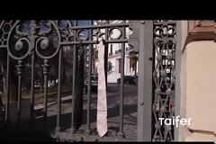Κρέμασαν γραβάτες στην πύλη του υπουργείου [video]