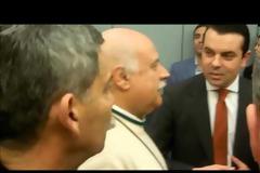 Έφοδος Ευρωβουλευτών της Χρυσής Αυγής σε εκδήλωση φιλοσκοπιανών στην ευρωβουλή - Αμόκ στα σκοπιανά ΜΜΕ [video]