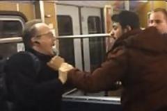 Σοκαριστικό βίντεο: Μετανάστες πιάνονται στα χέρια με συνταξιούχους μέσα στο μετρό... [video]