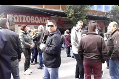 ΜΟΛΟΤΟΦ ΚΑΙ ΦΩΤΙΕΣ ΣΤΟ ΚΕΝΤΡΟ ΤΗΣ ΑΘΗΝΑΣ VD