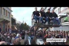 Επ’αόριστον τα μπλόκα των αγροτών σε Γιόφυρο και ΚΤΕΟ- Επί ποδός η ΕΛ.ΑΣ. για τη διευκόλυνση των οδηγών