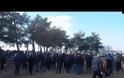 Γκρέμισαν τον φράχτη εξαγριωμένοι πολίτες στο στρατόπεδο για τους πρόσφυγες στο δήμο Δέλτα [video-photos]