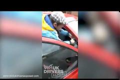 Απίστευτο! Κατέστρεψε το αυτοκίνητο του για να μην... [video]