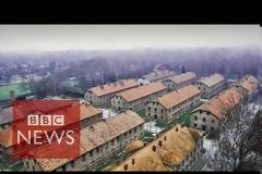 ΕΚΠΛΗΚΤΙΚΟ ΒΙΝΤΕΟ: Ένα drone πετάει πάνω από το Άουσβιτς...  [ΣΠΑΝΙΕΣ ΕΙΚΟΝΕΣ]