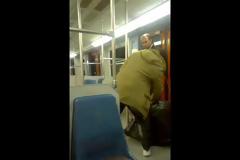 Το βίντεο που κάνει το γύρο του διαδικτύου: Φύλακας διώχνει Αφρικανό από τον ΗΣΑΠ... [video]