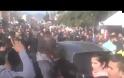 ΑΝΑΤΡΙΧΙΛΑ: Οι φίλοι του Παντελίδη έβαλαν στο τέρμα τα τραγούδια του έξω από την εκκλησία [video]