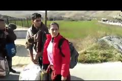 ΧΑΜΟΣ: Ανέβασαν πρόσφυγες στα λεωφορεία, τους κατέβασαν κι εκείνοι έφυγαν πεζή [photo+video]