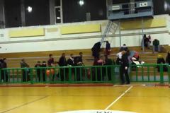 300 προσφυγές έφτασαν στο γυμναστήριο των Τρικάλων