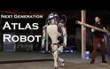 Atlas: Το ρομπότ της Google που περπατά στο χιόνι και σηκώνεται όρθιο αν πέσει