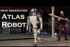 Atlas: Το ρομπότ της Google που περπατά στο χιόνι και σηκώνεται όρθιο αν πέσει