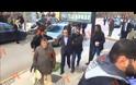 Δείτε πώς αποδοκίμασαν τον εκδότη και τους δημοσιογράφους στην Ευελπίδων... [video]