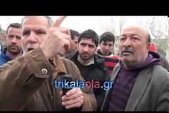 Οι πρόσφυγες έπνιξαν στα φιλιά τους Αστυνομικούς που τους ανακοίνωσαν ότι θα φύγουν... [video]