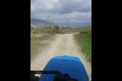 Η ΤΡΕΛΑ ΓΙΑ ΤΟΝ ΘΡΥΛΟ ΠΑΕΙ ΜΕ... ΤΡΑΚΤΕΡ ΣΤΑ ΧΩΡΑΦΙΑ! *ΒΙΝΤΕΟ*