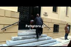 Πάτρα: Περπάτησε πάνω από 2χλμ για να βρει να φάει – Που βρίσκεται η 8χρονη που εντοπίστηκε στα σκουπίδια