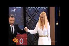 Δεν έχει ξαναγίνει! Η Μαστροκώστα σήκωσε το φόρεμα της και τα είδαμε όλα….όλα [video]