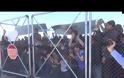 ΧΑΜΟΣ στη Χίο: Νέα διαδήλωση - ξέσπασμα των προσφύγων στο hotspot [photo+video]