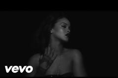 #KISSITBETTER. Η Rihanna στο νέο της βίντεο (σχεδόν) γuμνή