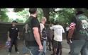 Θέλησαν να κάψουν την Αμερικανική σημαία για να διαμαρτυρηθούν. Δείτε τι γίνεται όταν έρχονται αυτοί οι μοτοσικλετιστές... [video]