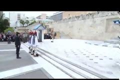 Σείστηκε το Σύνταγμα στην αλλαγή φρουράς με Πόντιους εύζωνες [Εκπληκτικό video]