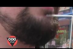 ΞΥΡΙΣΤΕΙΤΕ! Η γενειάδα είναι πιο βρώμικη από μια τουαλέτα [video]
