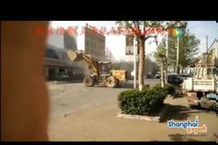 Απίστευτο βίντεο: Στην Κίνα γίνεται... η μάχη της μπουλντόζας στη μέση του δρόμου! [video]